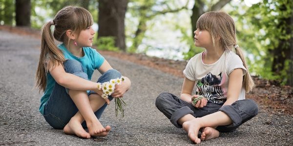 Mokome autistišką vaiką palaikyti pokalbį