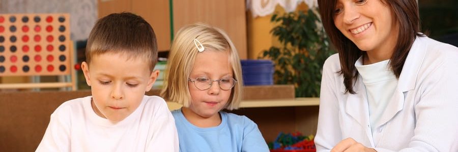 Mokome autistišką vaiką bendrauti su kitais vaikais 